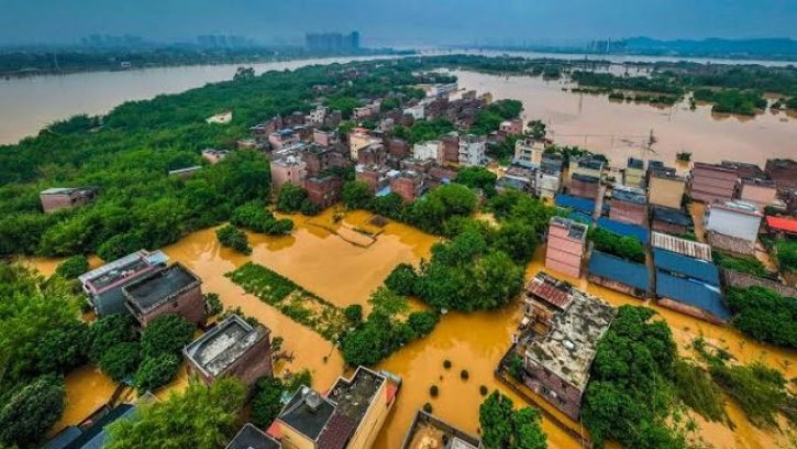 চীনে টানা বৃষ্টিতে বন্যার ঝুঁকি, সতর্কতা জোরদারের নির্দেশ