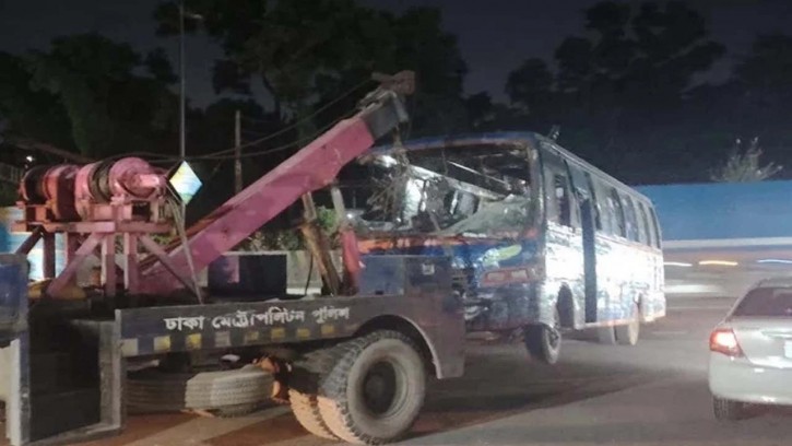 কুর্মিটোলা হাসপাতালে ঢুকে গেল বাস, নিহত ১